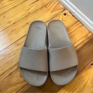 Archies slides taupe